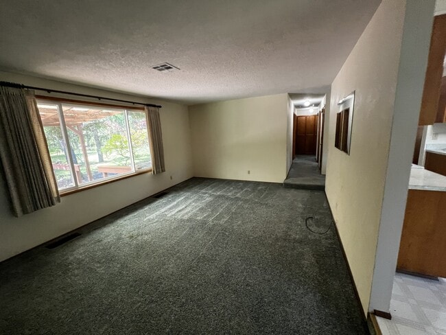 Building Photo - 88494 Ellmaker Rd