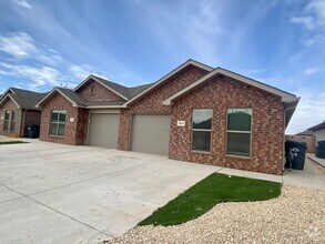 Building Photo - Introducing Your Dream Home: Spacious and ...