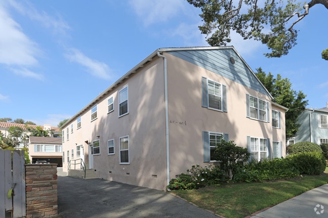 Building Photo - 617-621 Kelton Ave