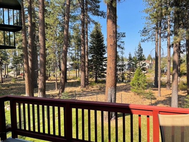 Building Photo - Beautiful 2 bedroom home with expansive li...