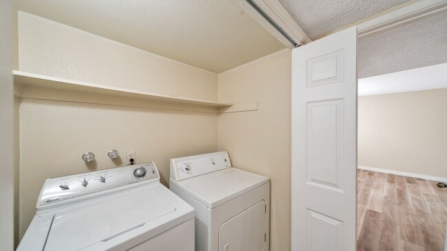 Building Photo - East Side Remodeled 2 Bdrm Townhome