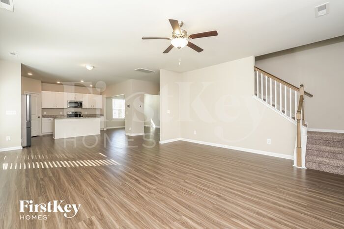 Building Photo - 3710 Streamside Dr