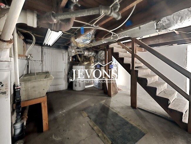 Building Photo - 921 S 21st Ave