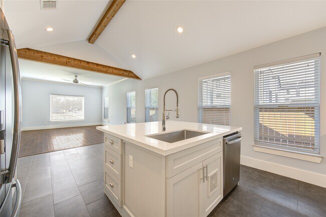 Building Photo - 2401 Eagle St