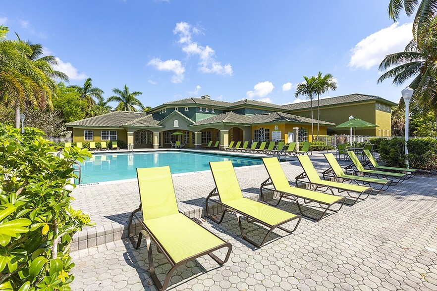 Primary Photo - Quantum Lake Villas Apartments