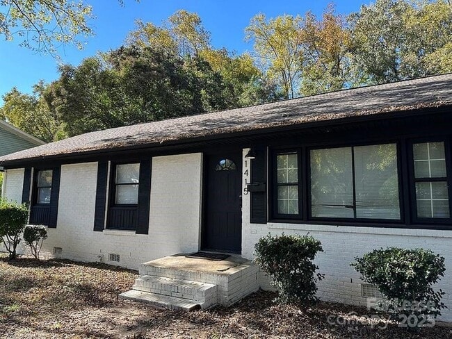 Primary Photo - 1415 Vancouver Dr