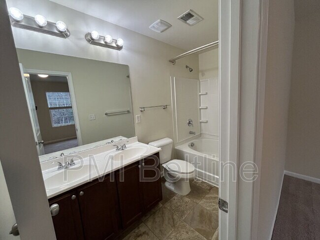 Building Photo - 5675 Laurel Ridge Cir