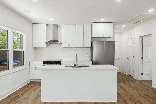 Building Photo - 936 Byron Dr SW