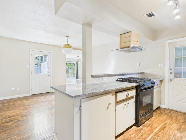 Building Photo - 1411 Kamar Dr