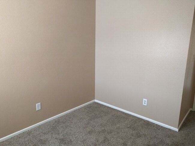 Building Photo - 848 Jeri Ln