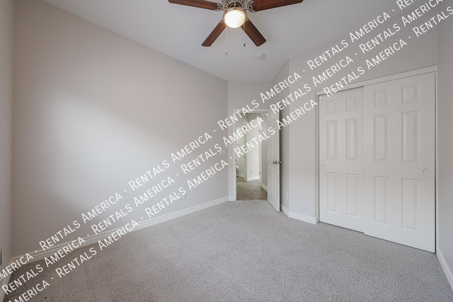 Building Photo - 8805 W Hilton Ave