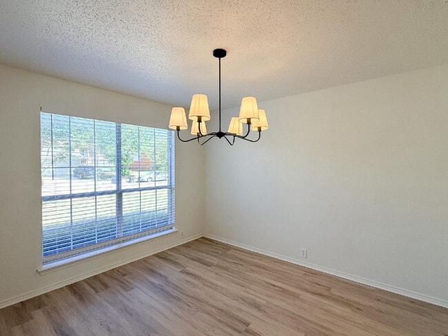 Building Photo - 4-Bedroom, 2.5-Bath, 2 Story Home in Fort Worth!