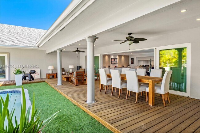 Building Photo - 424 Alamanda Dr