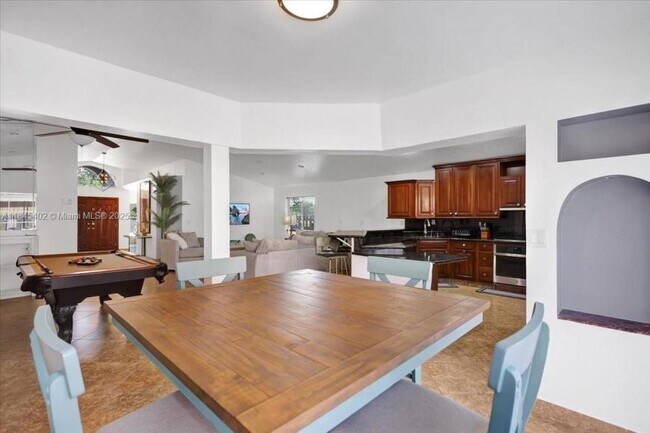 Building Photo - 4 bedroom in Hollywood FL 33021