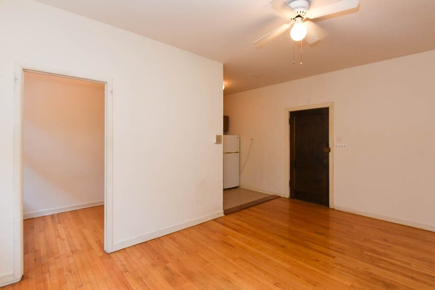 Building Photo - 1055 W George St