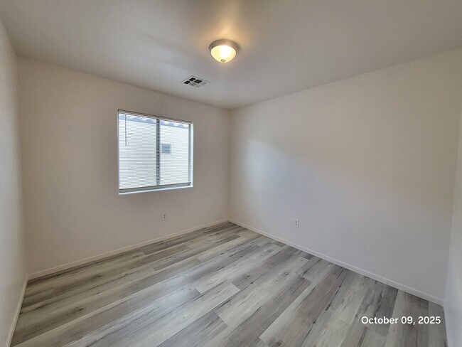 Building Photo - 9708 Villa Lorena Ave