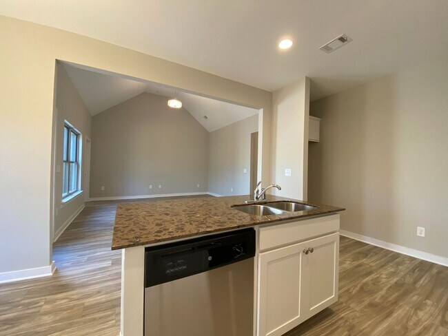 Building Photo - Home for Rent in Brookwood, AL! COMING SOO...