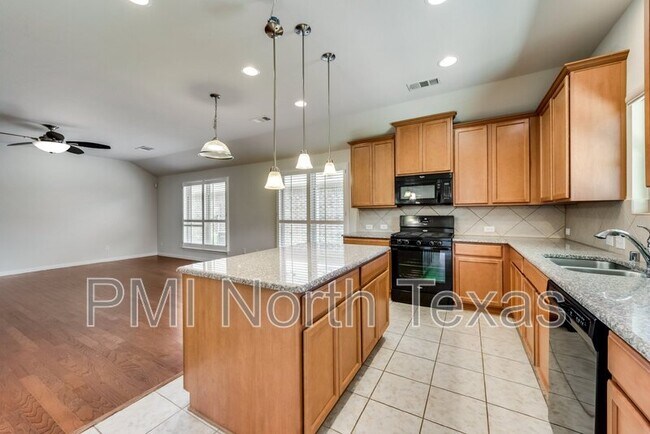 Building Photo - 2404 Sun Creek Dr
