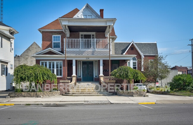 Primary Photo - 134 W Tiffin St