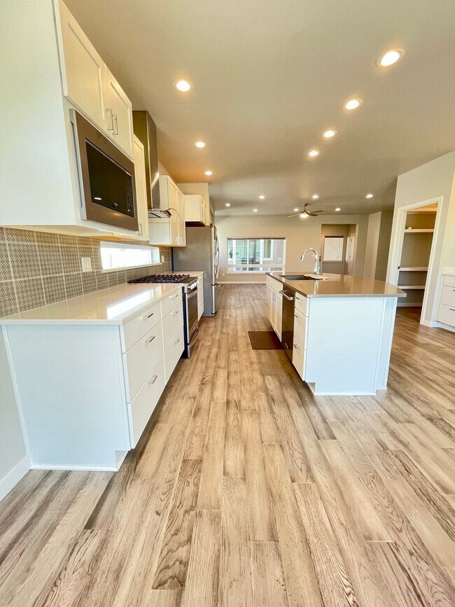 Building Photo - Flexible Living in North Ellensburg