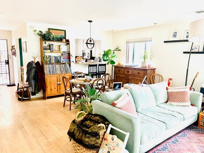Building Photo - BEAUTIFUL 2BD/2.5BA Condo Available in Nor...