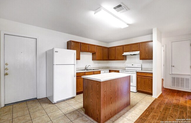 Building Photo - 10603 N Shaenridge