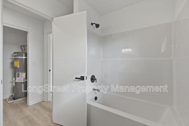 Building Photo - 810 S 19th St