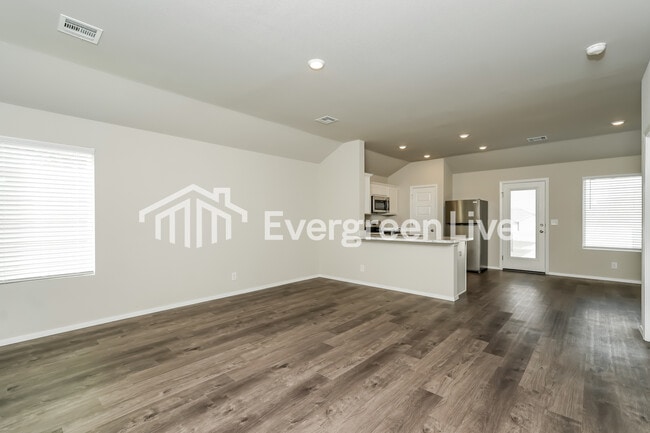 Building Photo - 1104 W Lawton Rd