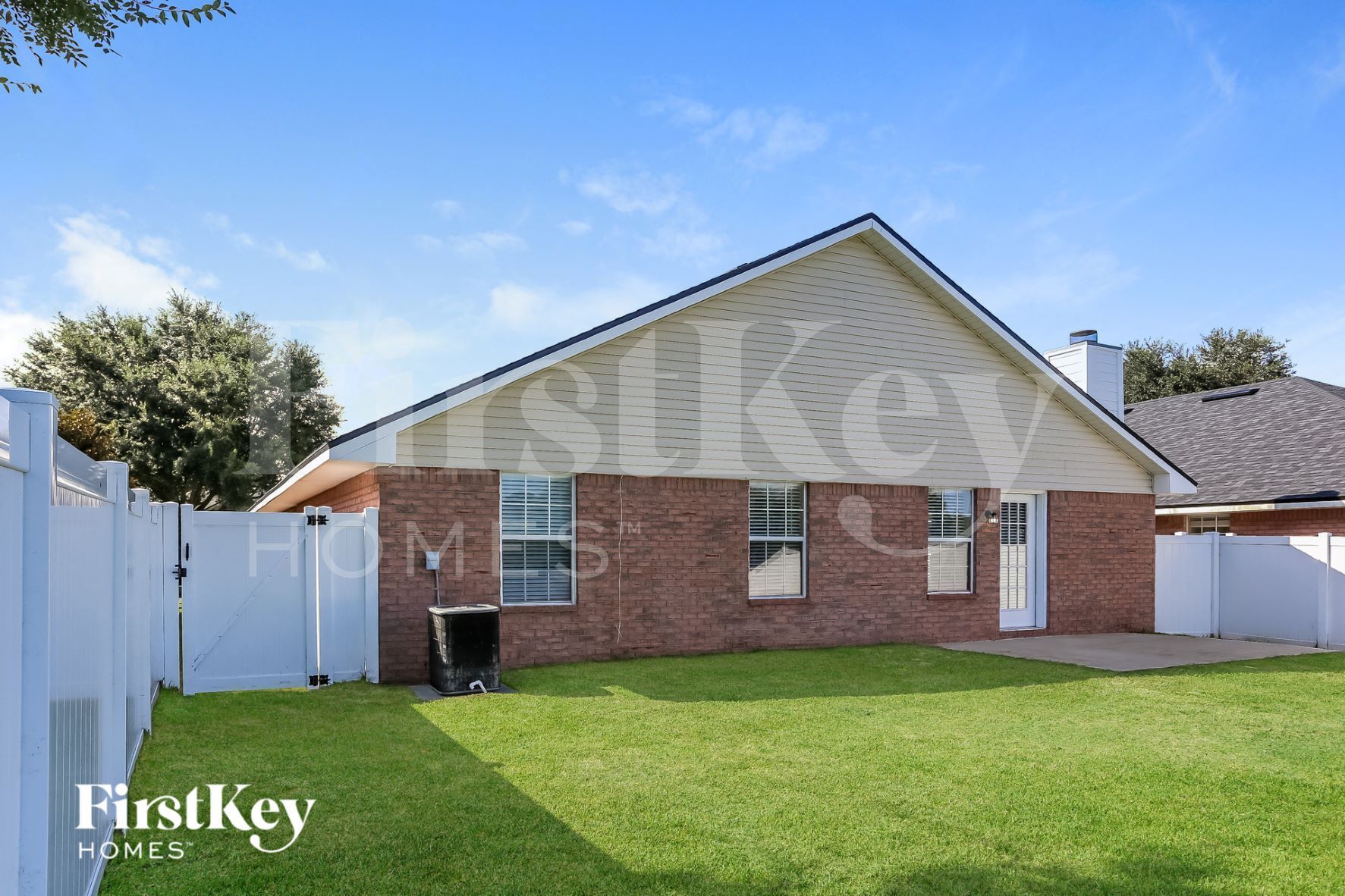 Building Photo - 2801 Cross Creek Dr