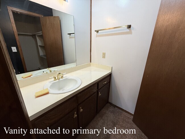 Building Photo - 2208 Timbercrest Dr