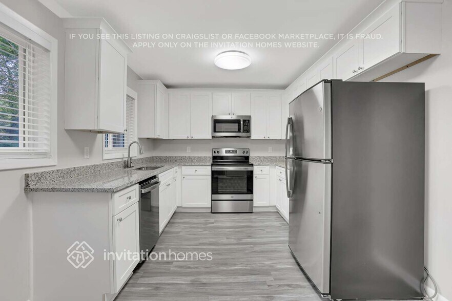 Building Photo - 2833 Altaview Dr SE
