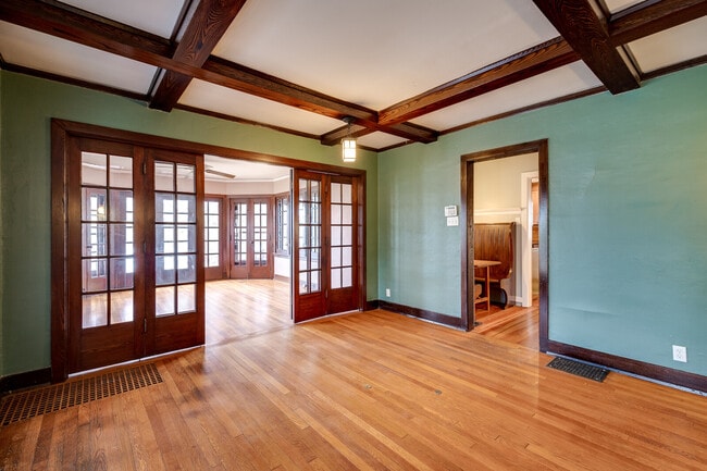 Building Photo - 126 Mahrt Ave