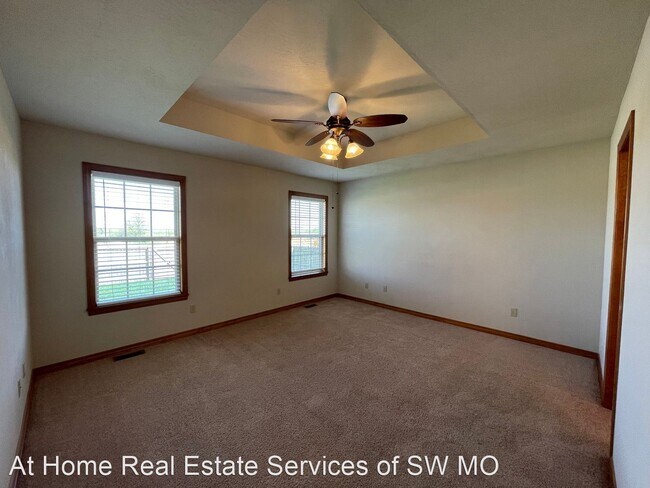 Building Photo - 4 br, 2 bath House - 792 S Hackberry Ave