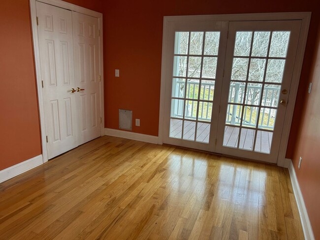 Building Photo - 3 or 4 Bedroom / 2 Bath Home   Kingsport TN