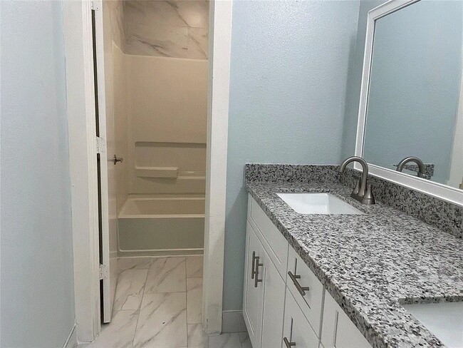 Building Photo - 6310 Hall Pond Ct