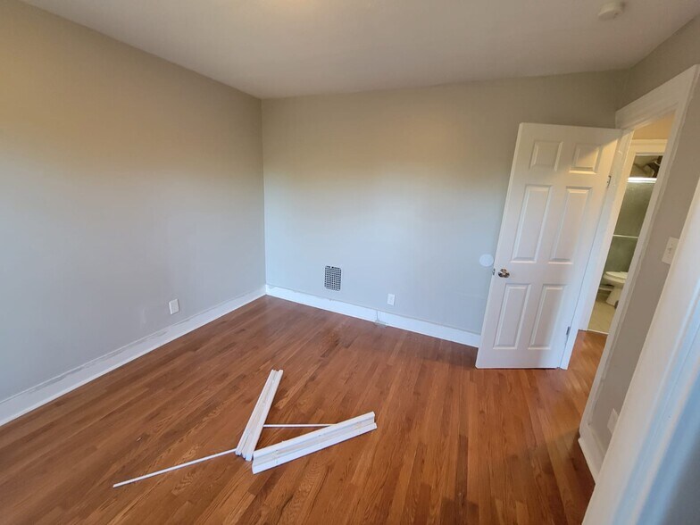 Building Photo - 505 Quinnipiac Ave