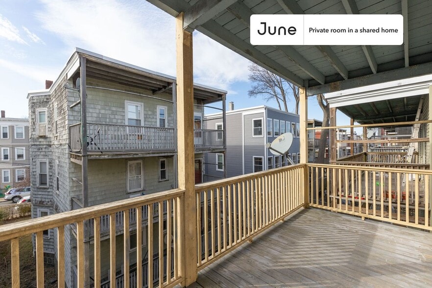 Building Photo - Room in Shared 4 bed/1 bath home