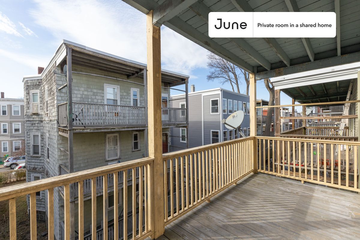 Building Photo - Room in Shared 4 bed/1 bath home in JFK/UMass