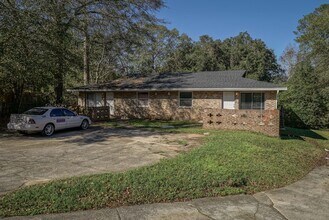 Building Photo - 2304 Hartsfield Ct