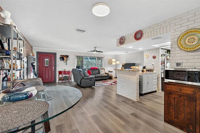 Building Photo - 11761 80th Ave