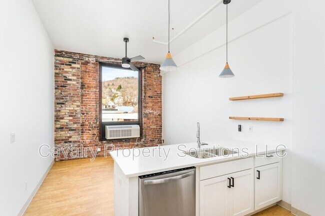 Building Photo - 1831 W Michigan St