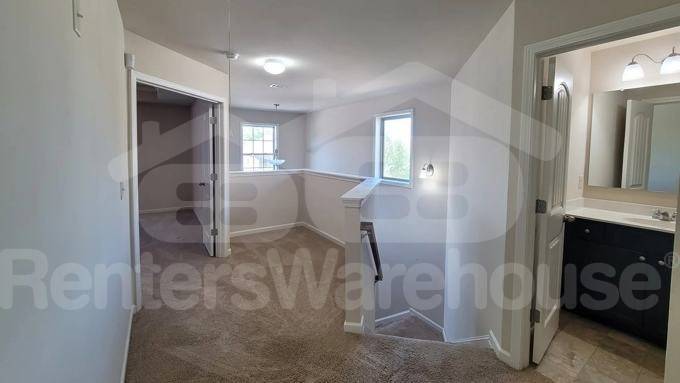 Building Photo - 10 Ontario Ct