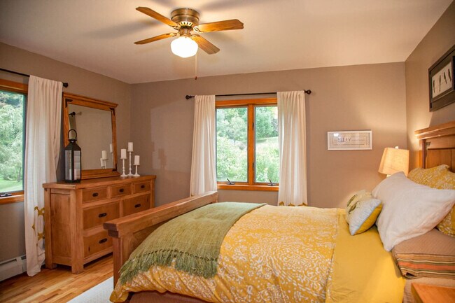 Building Photo - 525 Townsand Hollow Rd