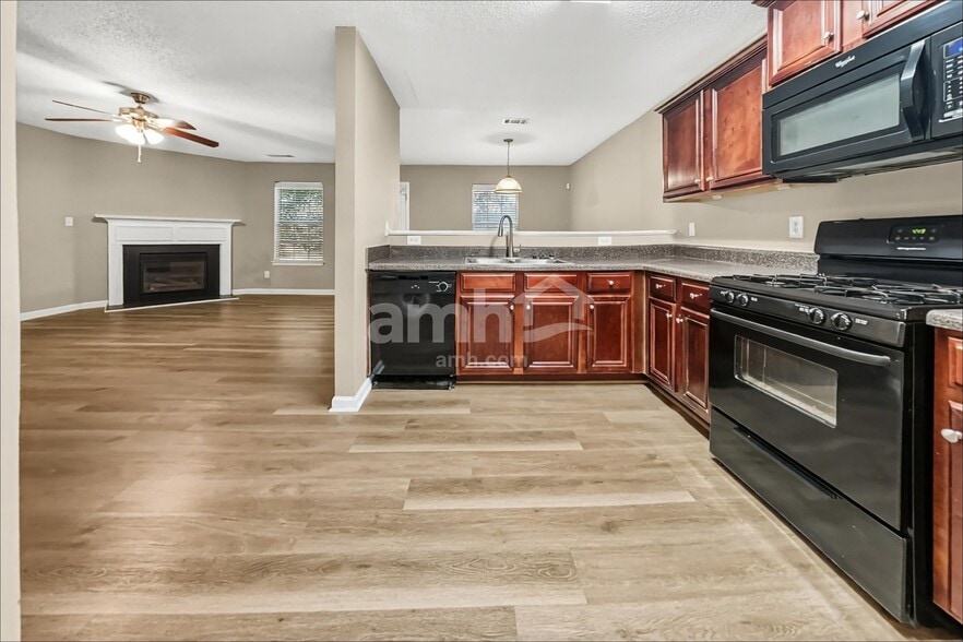 Building Photo - 369 Hidden Creek Ln