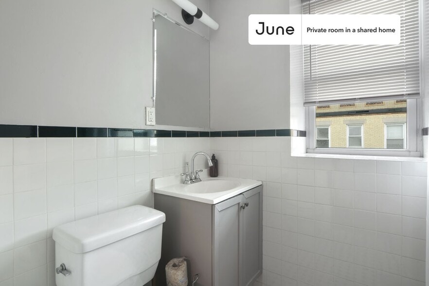 Building Photo - Room in Shared 4 bed/1 bath home