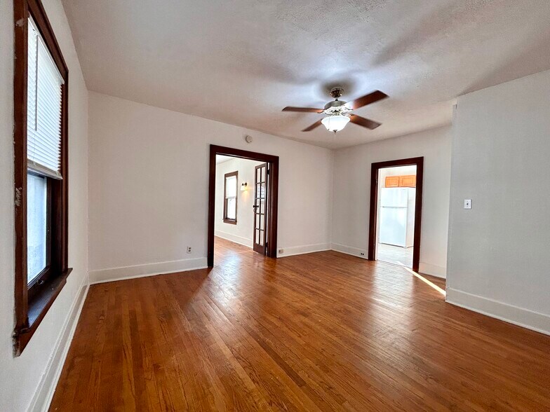 Building Photo - 224 Lyon St NE