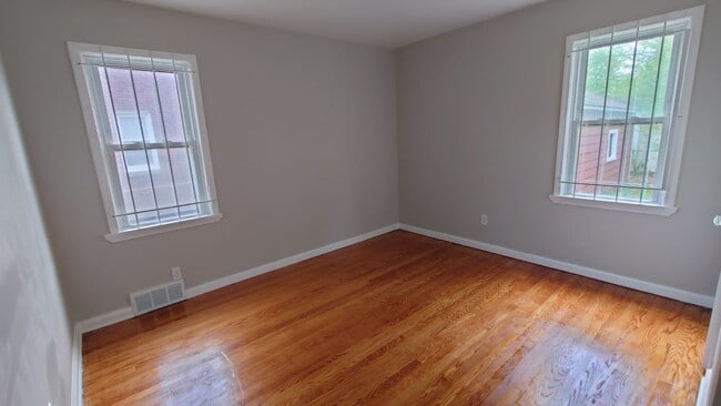 Building Photo - 5263 Lodewyck St