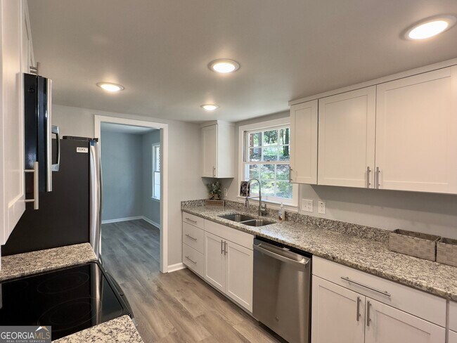 Building Photo - 6 Westlyn Dr