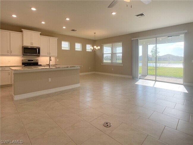 Building Photo - 715 Heather Lk Ave