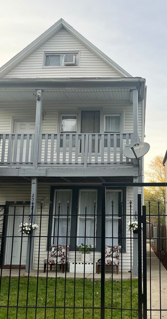 Primary Photo - 2048 W 52nd Pl